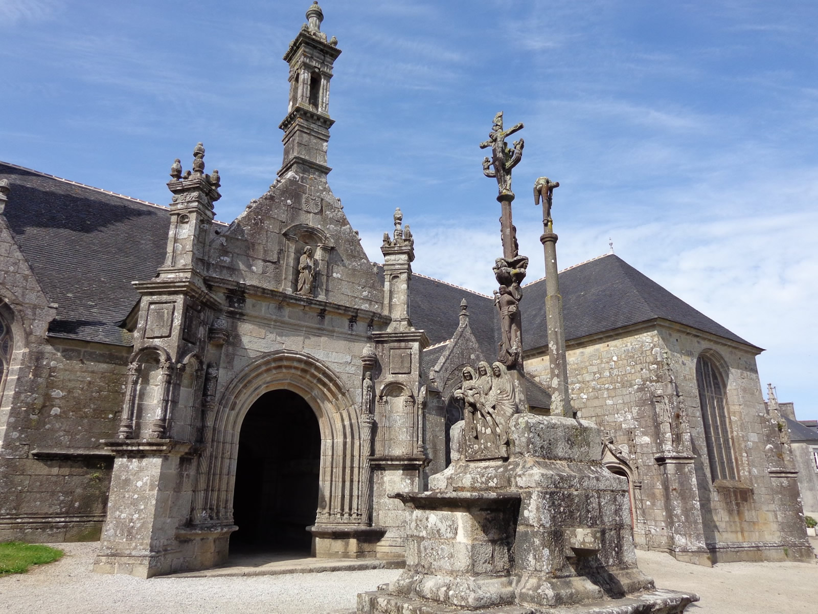 eglise-brasparts Chambre d'hôte dans le centre Finistère pour un accueil paysan